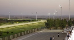 Diyarbakır Hipodromu’nda gece yarışları başladı