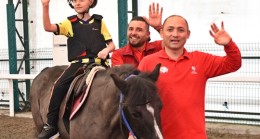 Özel çocuklarımız Veliefendi Hipodromu’nda ağırlandı