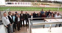 İzmir Hipodromu huzurevi sakinlerini ağırladı